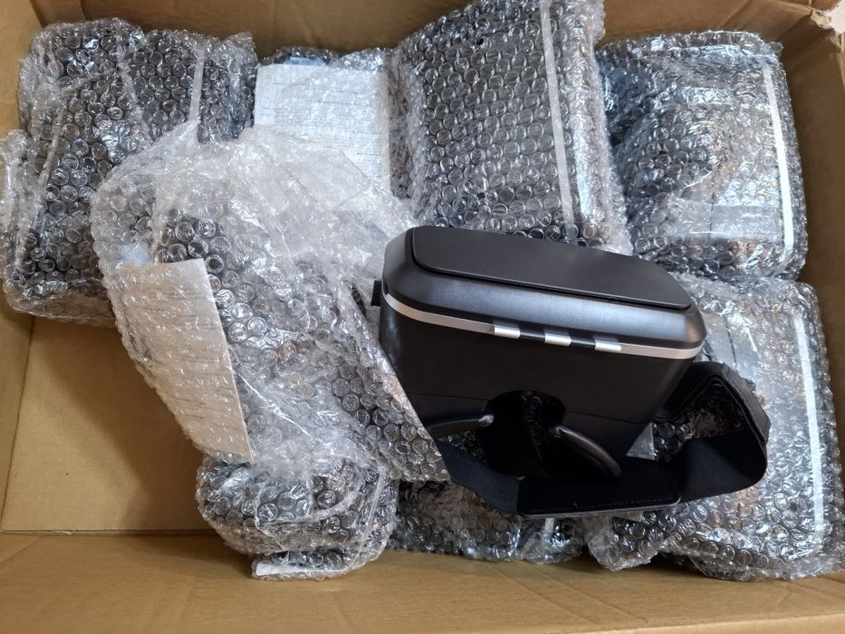 Продавам очила за виртуална реалност