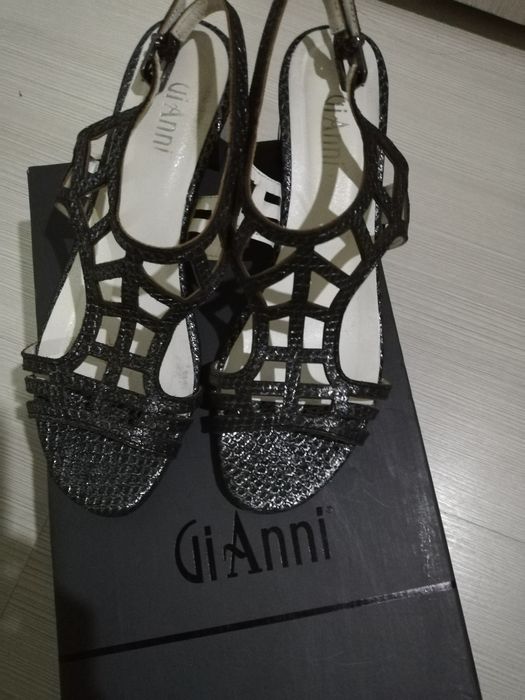 Да сандал Gianni