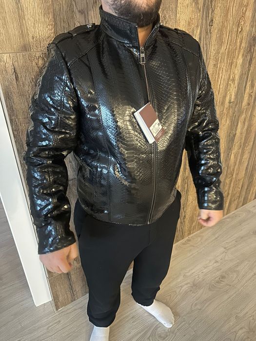 Geaca de piele din piton