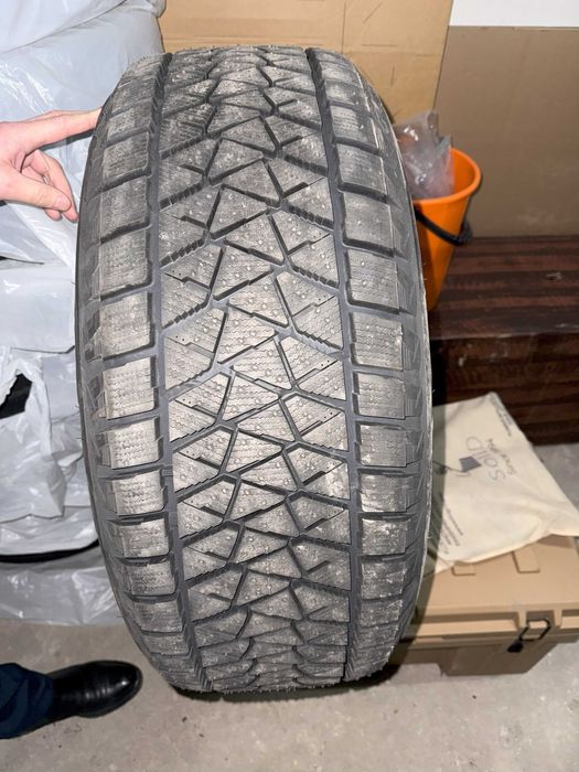Brigestone Blizzak DM-V2 275/55 R20