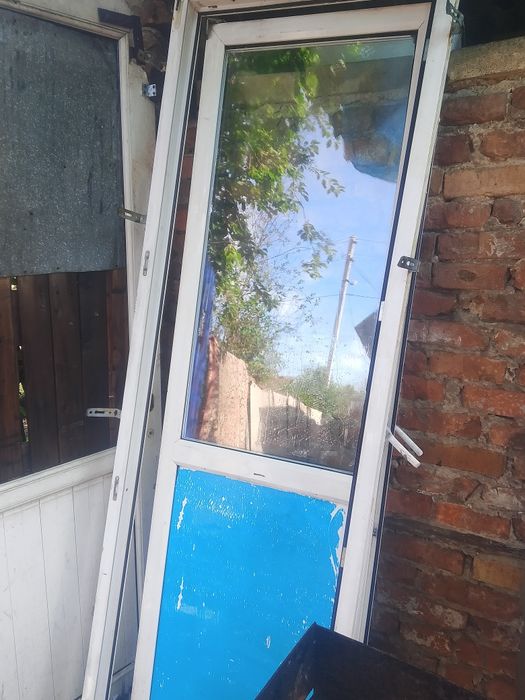 Продам дверь пластиковая