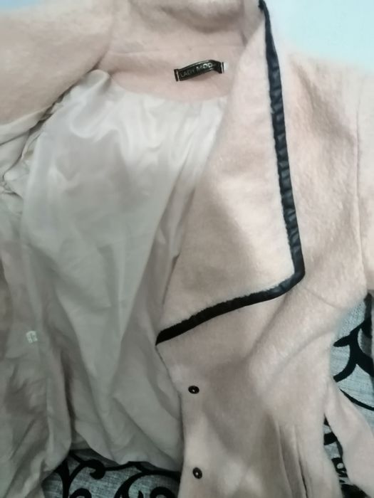 Продам пальто                  .