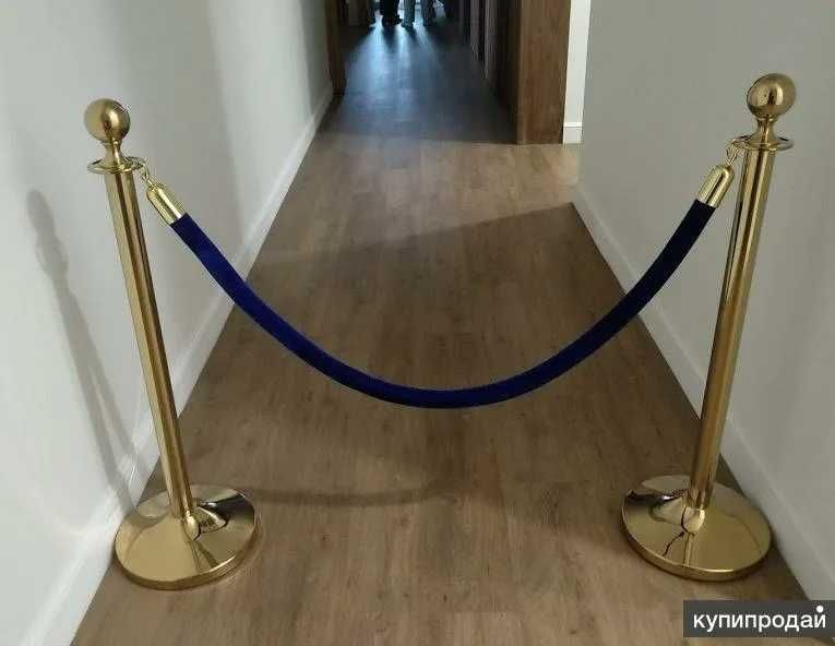 Ограничительные стойки, президентские стойки в любом количестве.