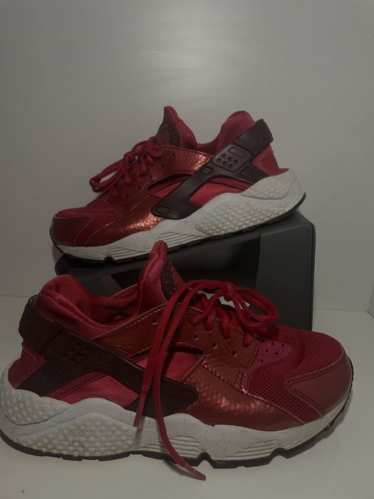 Nike Huarache Red