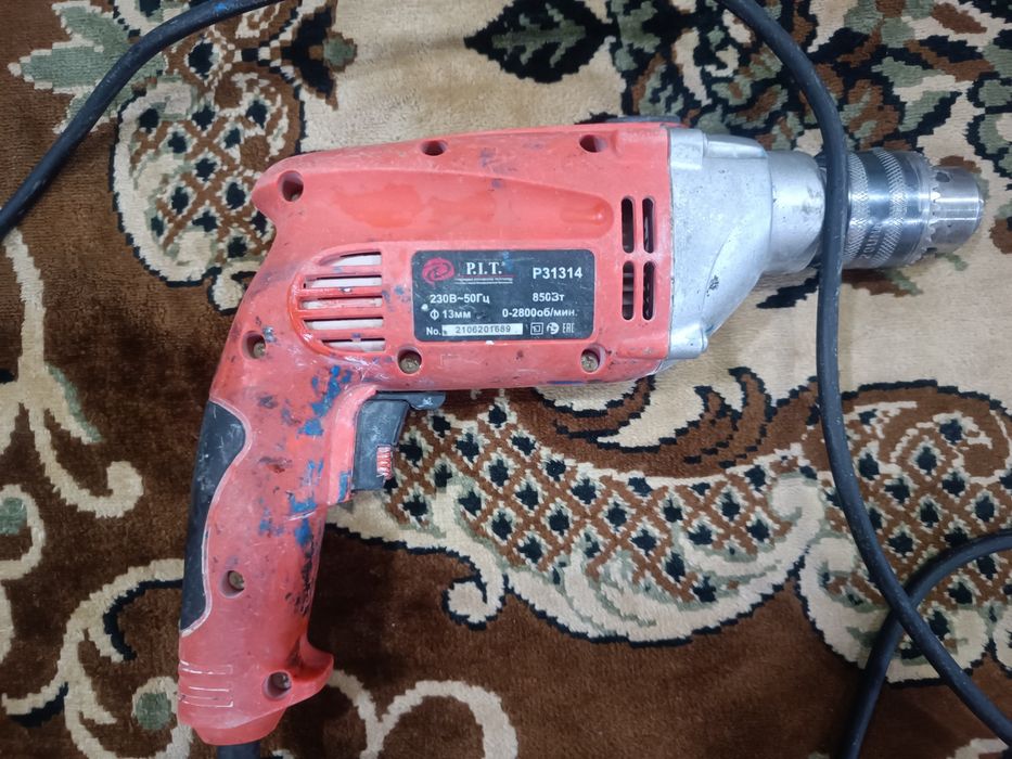 Продам электрическую дрель