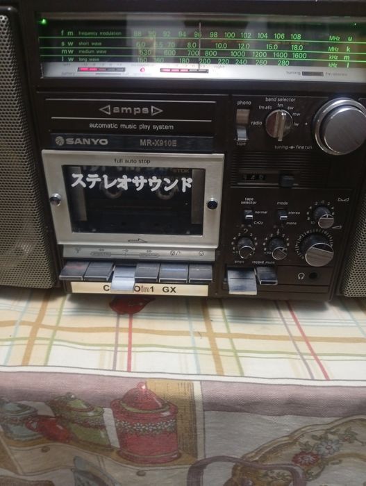 Radio caset Sanyo 735