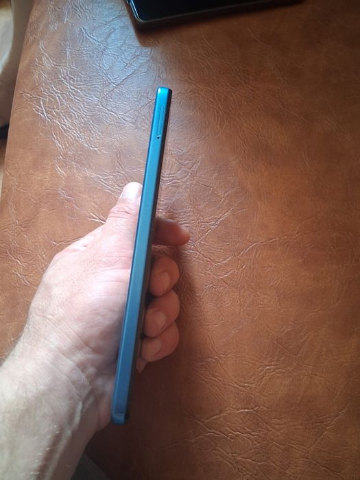 Vând Moto g06 4GB ram