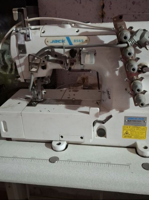 Продаётся Швейная машинка