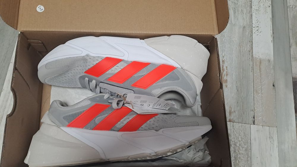 Адидас чисто нови