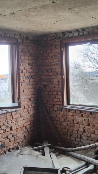 Продава къща в с.Крайници общ.Дупница