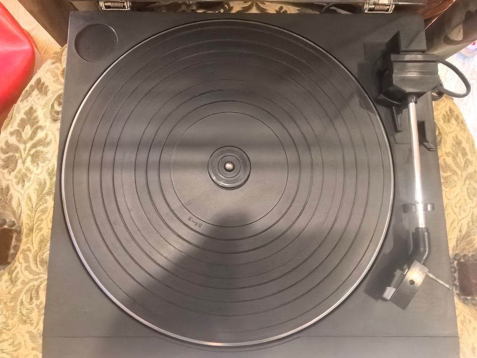 Грамофон Sony модел PS-LX46