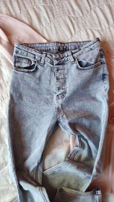 Дамски дънки и пуловер