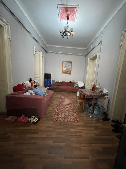 Apartament in vila interbelica 5 camere parter