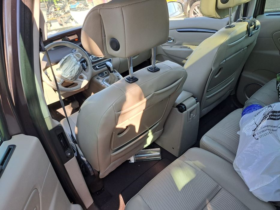 Dezmembrez Renault Scenic 1.5 DCI 110 cai automat