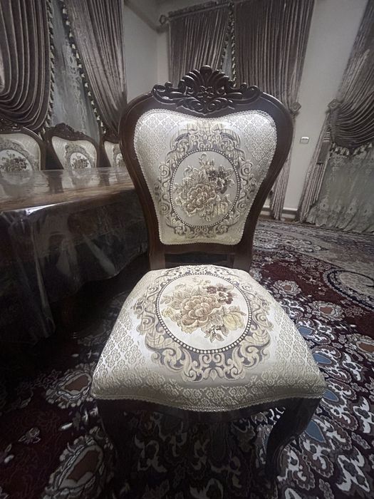 Продается стол и стулья 12 шт