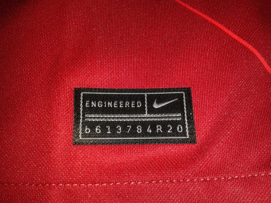 100% Оригинал с автографи! Liverpool/Ливърпул фланелка/тениска!