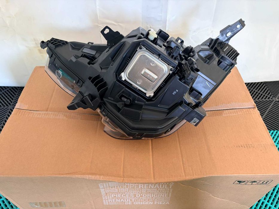 Far faruri dreapta Led Pure Vision Renault Arkana nou original Renault
