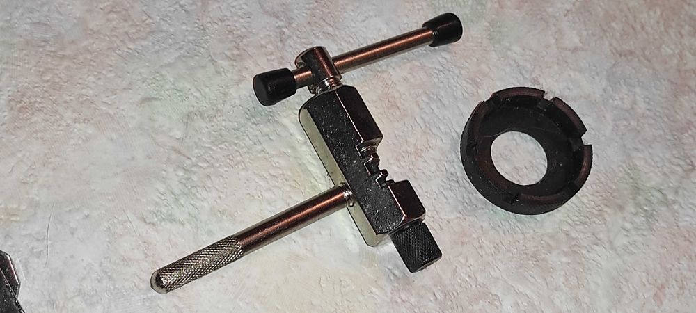 vand - chei scule pt. service bicicleta noi nefolosite :
