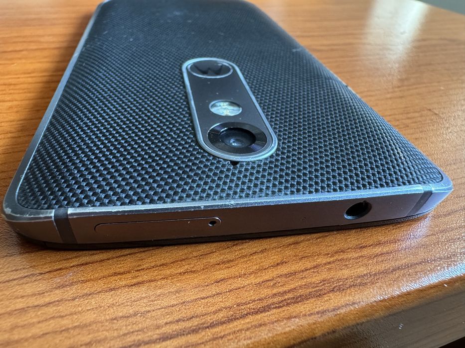 Moto X Force - Motorola XT1580 с екран който не може да бъде счупен