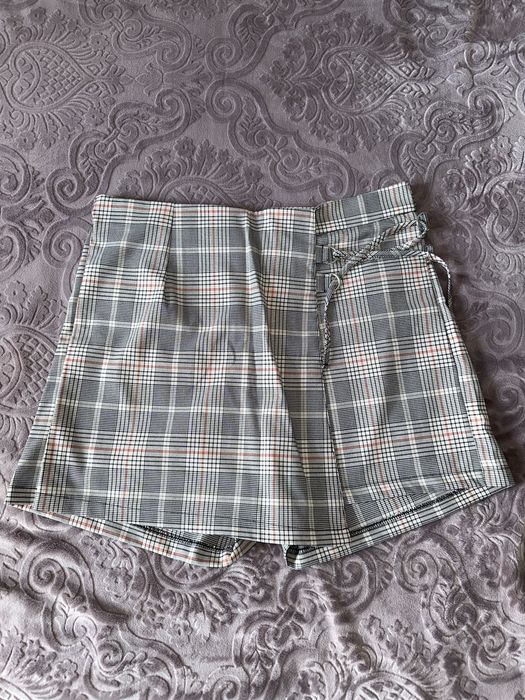 Къси панталони, Defacto