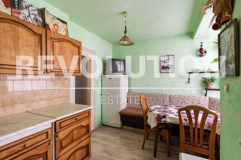 Дава се под наем Тристаен апартамент в Варна, Спортна зала - 90 кв.м за 600 € - Снимка #1