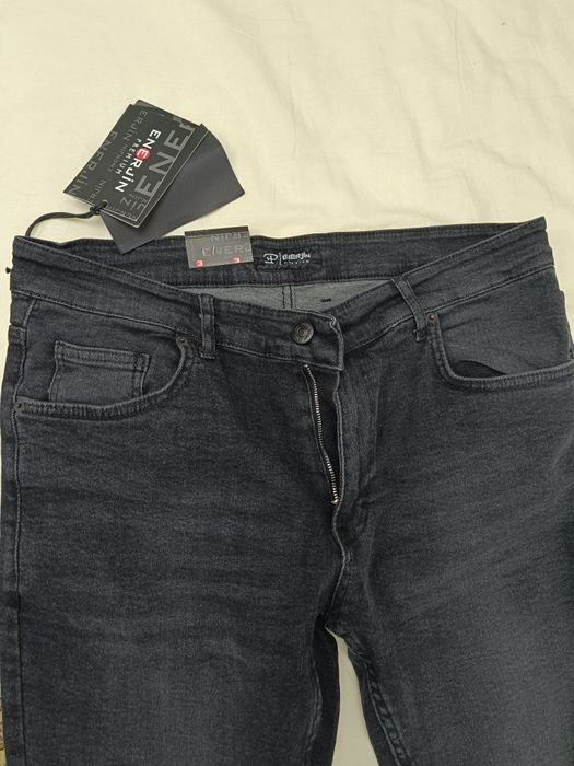 Blugi slim noi cu eticheta
