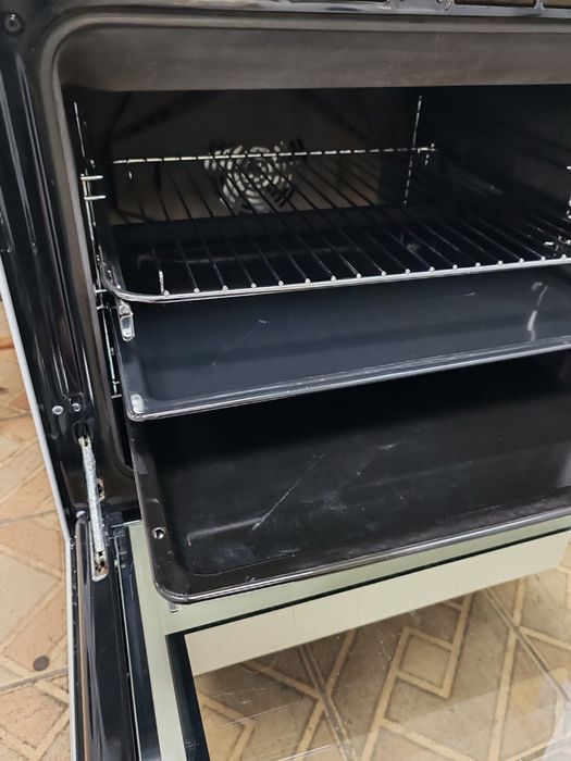 Свободно стояща печка с керамичен плот Voss Electrolux с 2години гаранция!