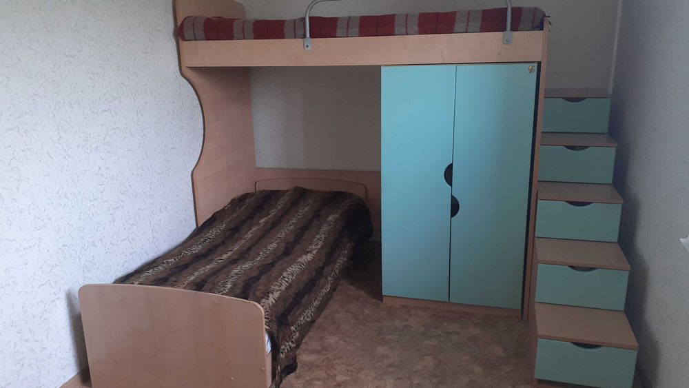 Двухъярусная кровать