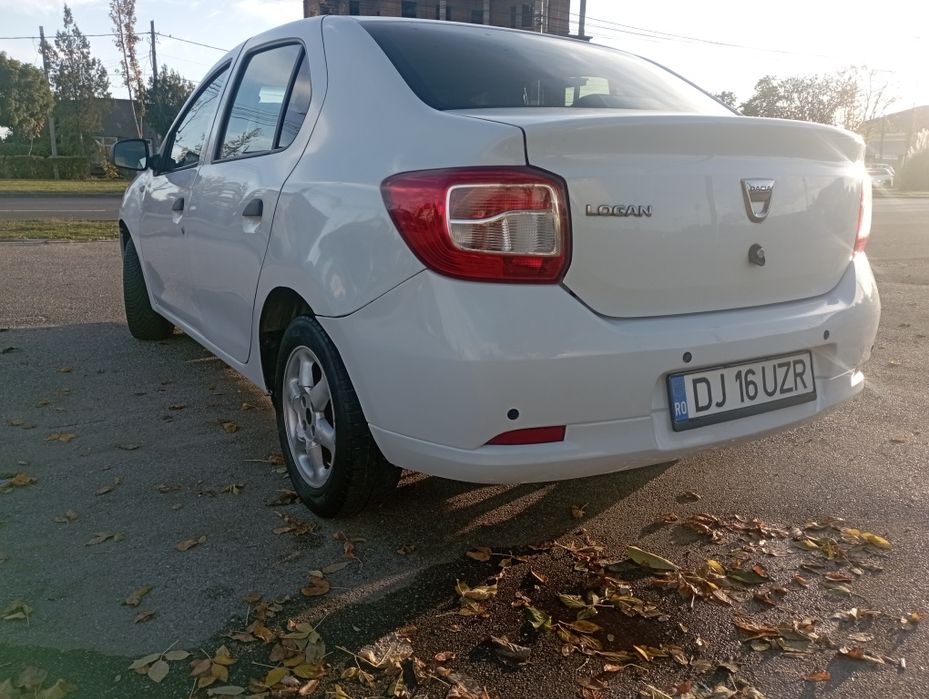 Vând mașină ingrijită folosită zilnic