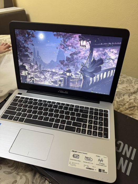 Ноутбук ASUS F556U