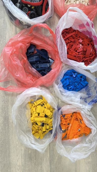 Продам Лего детали по цвету