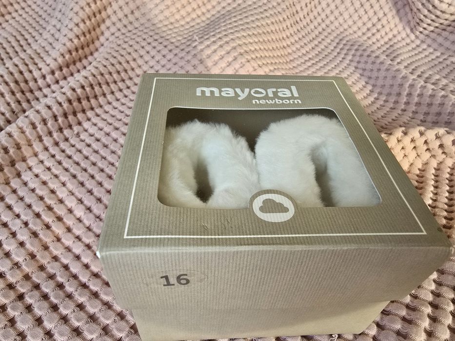 Чисто нови детски обувки