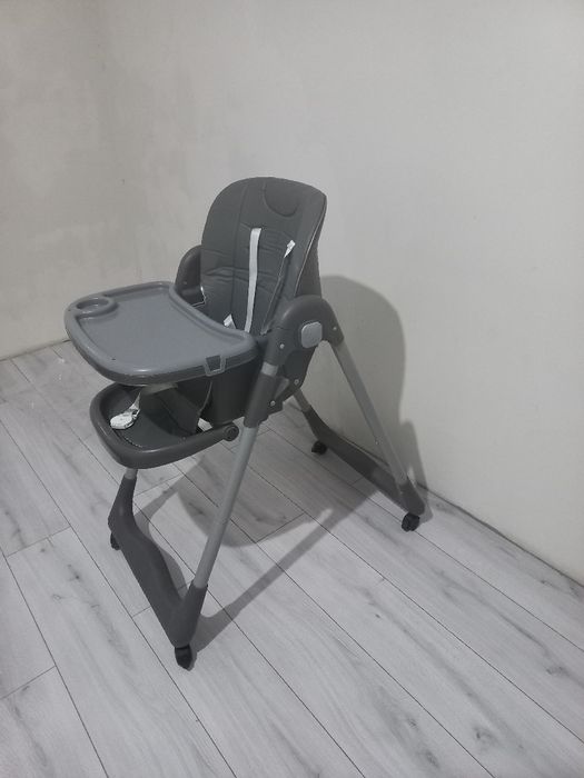 прадаю детский стол для кармление