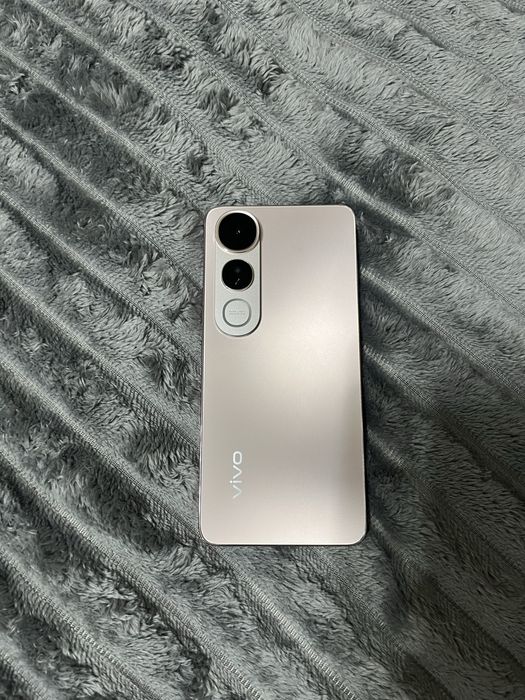 Продам телефон Vivo V50 Lite