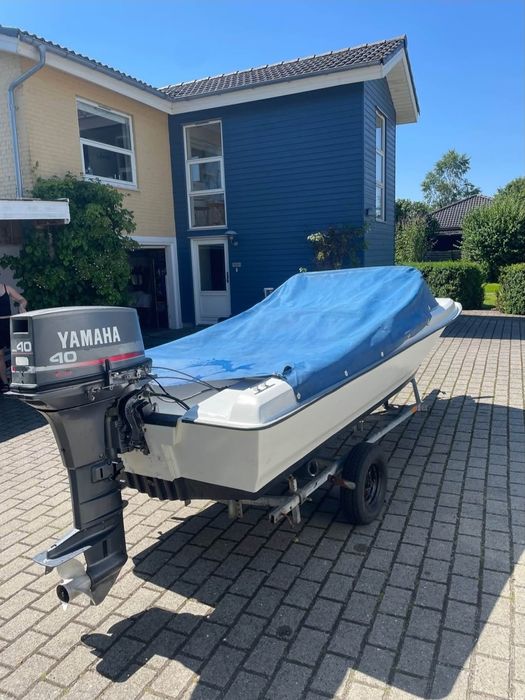 Barca cu motor si peridoc