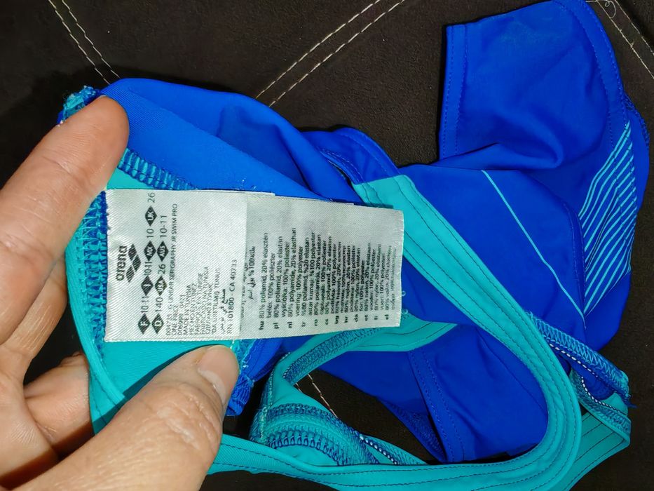 Продается купальник спортивный Арена