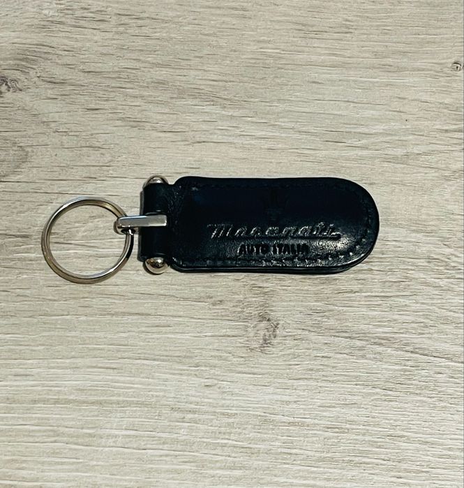 Оригинален кожен ключодържател за Maserati