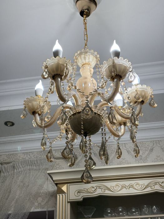 Люстры 2 разные 6 лампочек