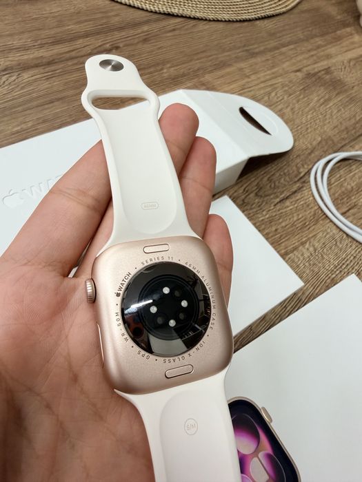 Продам Apple Watch 11 Rose Gold 46 mm.