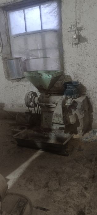 Рабочий  Хитой вакум 30лик ун тегирмони ва хитой арчимаси сотилади