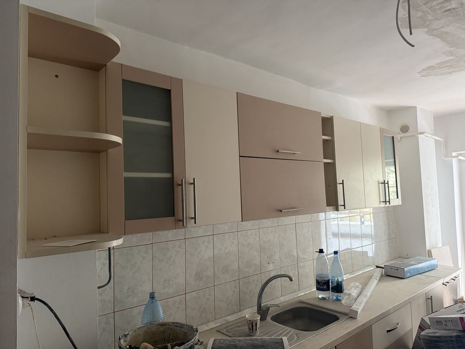 Vand mobila de bucatarie