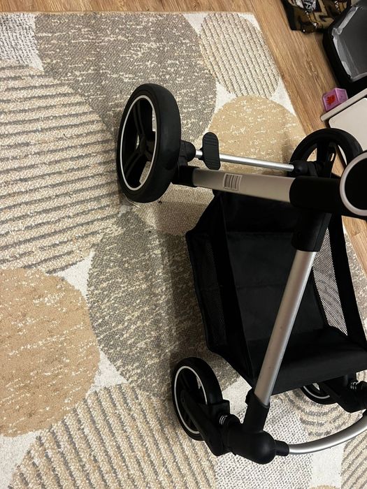 Продам новую коляску