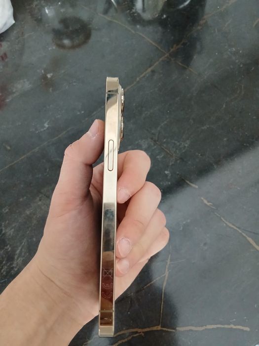 Продаю телефон Iphone 13 pro