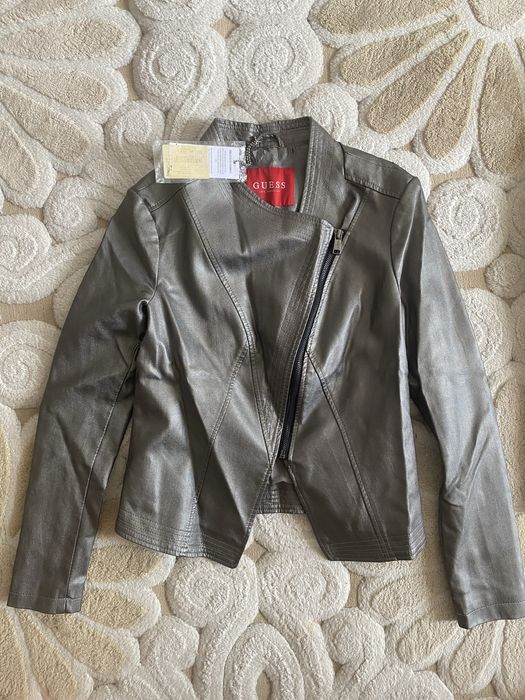 Продам кожанку Guess