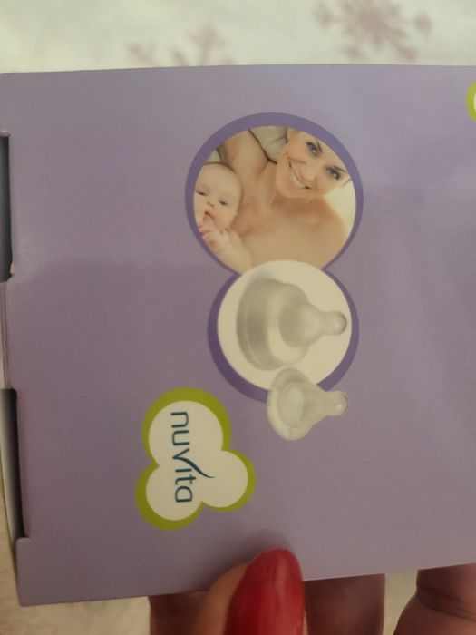 Biberoane și suzete.