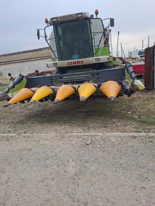 Продаётся  жатка  кукурузная