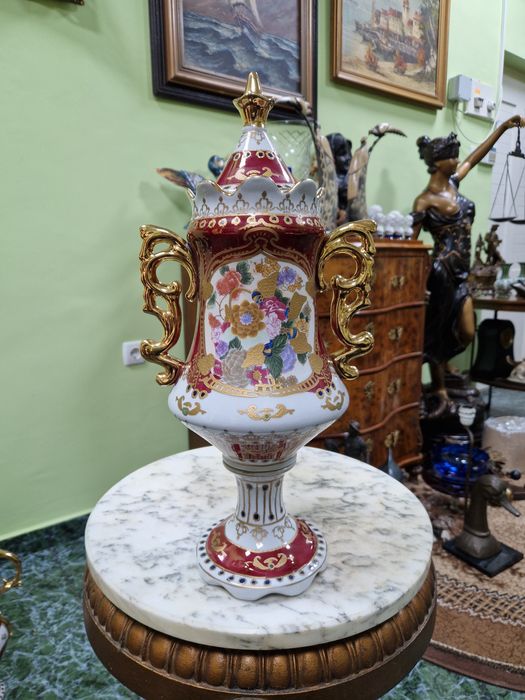 Много красива антикварна китайска порцеланова ваза