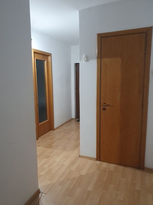 Închiriez apartament spațios