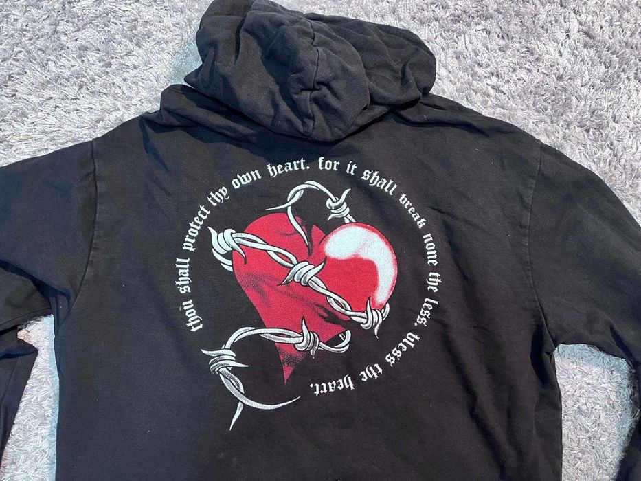 Hanorac Credo Design Barbed Wire Heart Graphic