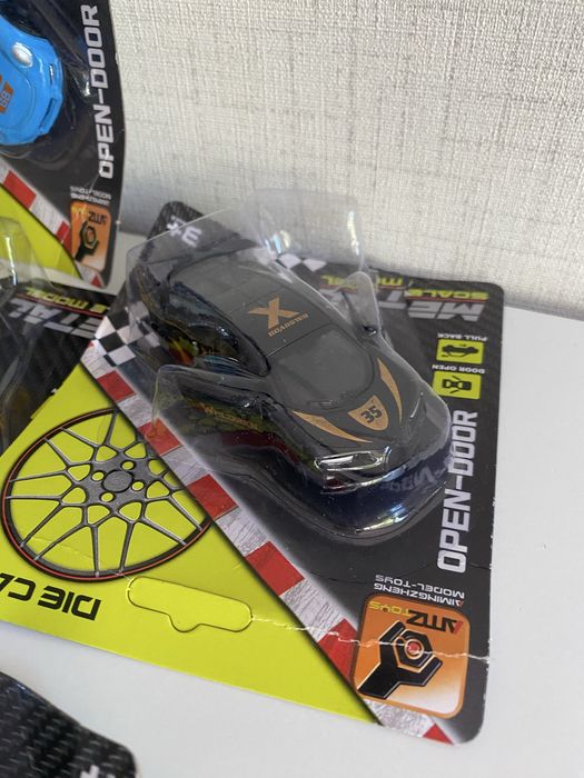 Метални коли с отварящи се врати (1:64) - PULL BACK - 6 броя